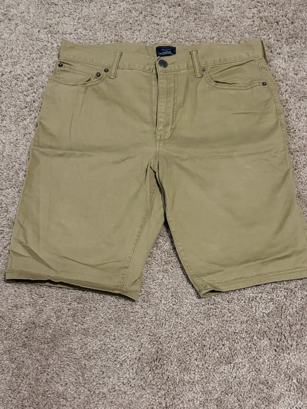 GAP Men's Flat-Front Shorts in Khaki